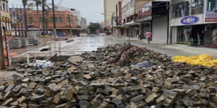 MPRJ recomenda fiscalização nas obras atrasadas no calçadão de Macaé