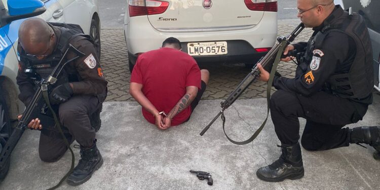 PM recupera veículo roubado em Rio das Ostras e prende autor do crime em Macaé