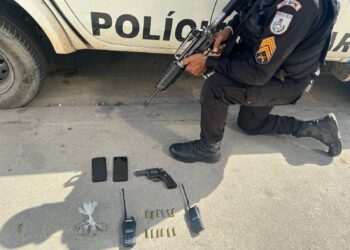 Quatro pessoas são presas por envolvimento com tráfico de drogas em Macaé