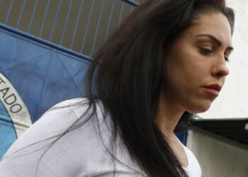 Acusada por morte do filho, Monique Medeiros volta à prisão