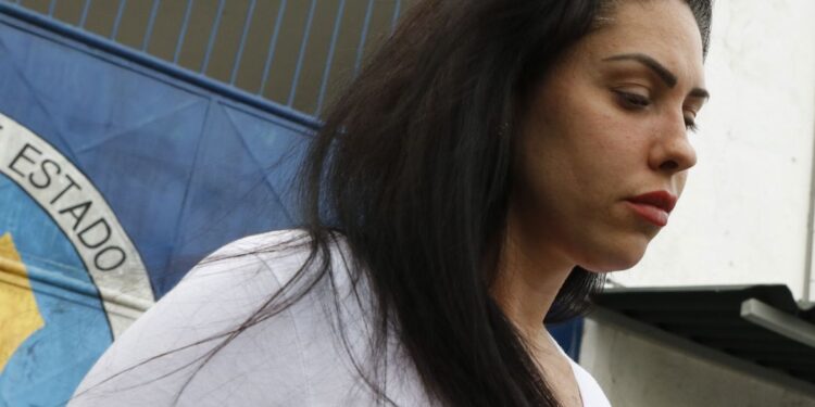 Acusada por morte do filho, Monique Medeiros volta à prisão