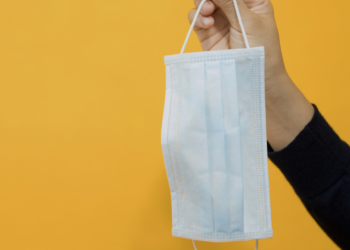 UFRJ orienta retorno do uso de máscaras em ambientes fechados e aglomerados