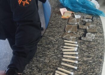 Prestes a completar 18 anos, adolescente é apreendida com drogas em Rio das Ostras