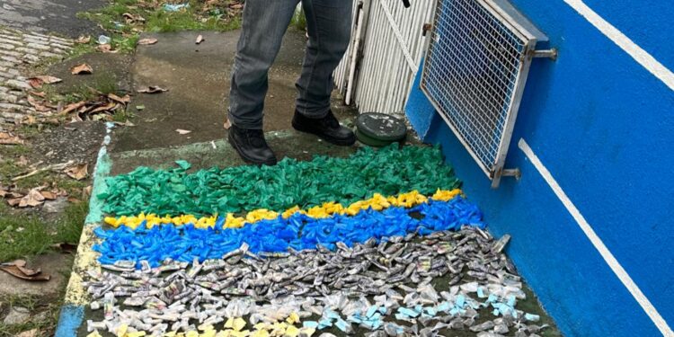 PM apreende grande quantidade de drogas em Macaé