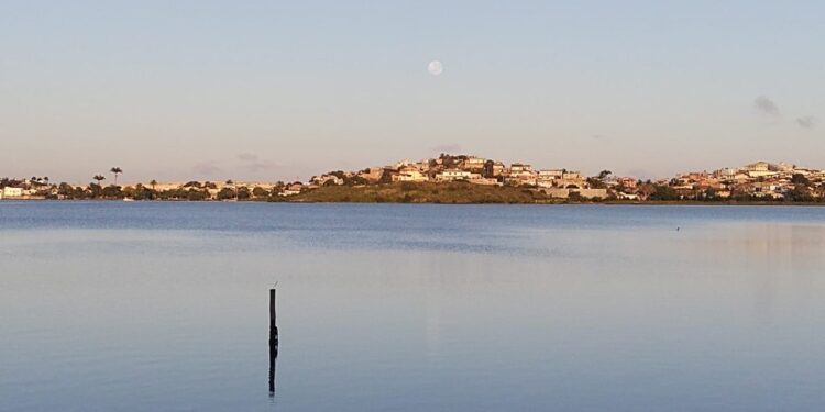 Proibição de pesca de peixe é realizada pela primeira vez em lagoa da Região dos Lagos