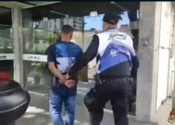 Homem é preso após roubar celular de estudante em Campos