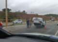 Táxi capota na Rodovia Industrial em Macaé