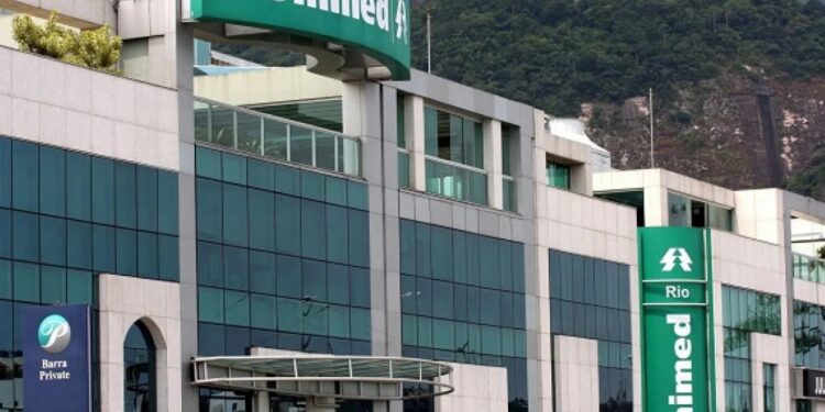 Unimed Rio: Mãe de criança com deficiência denuncia plano de saúde por falta de repasse para clínicas credenciadas e possível paralisação de tratamentos