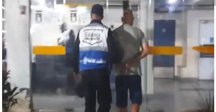 Homem é preso suspeito de importunar adolescente dentro de ônibus em Campos