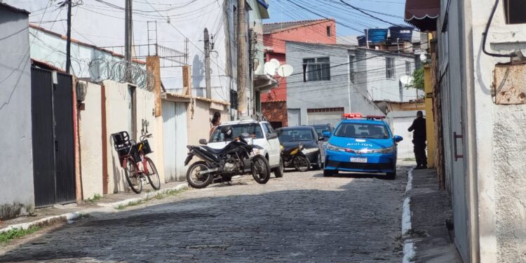 Homem é encontrado morto dentro de casa em Cabo Frio