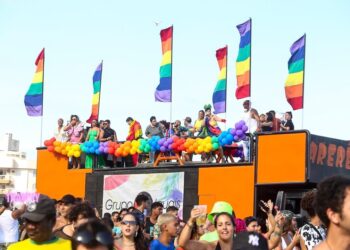 Parada LGBTI+ de Cabo Frio terá shows com Pepita e MC Rebecca