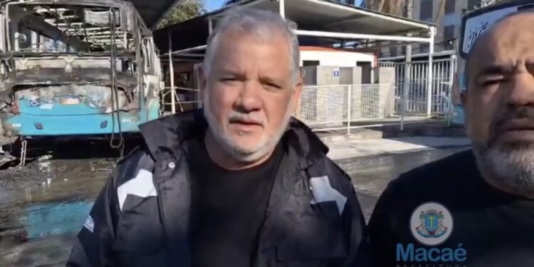 Incêndio em ônibus reforça urgência na renovação da frota, diz Secretário de Mobilidade Urbana
