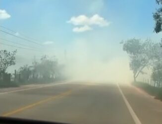 Incêndio às margens da rodovia que liga Macaé X Glicério coloca motoristas em risco