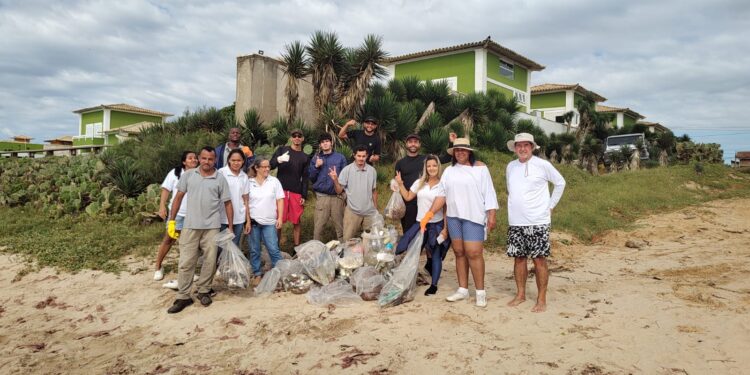 Mutirão de Limpeza em Búzios: Juntos pela Preservação das Praias