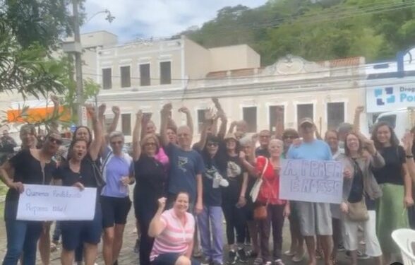 Moradores de Conceição de Macabu realizam protesto contra a nova reforma da Praça Dr. José Bonifácio Tassara