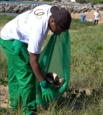 Sociedade Civil Organizada realiza ato de amor ao meio ambiente no Dia Mundial da Limpeza, em Macaé