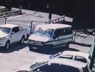 Van de Rio das Ostras é flagrada sendo usada em furto de motocicleta