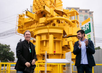 Inauguração da “Árvore de Natal Molhada”, em Macaé, celebra os 70 anos de operações da Petrobras