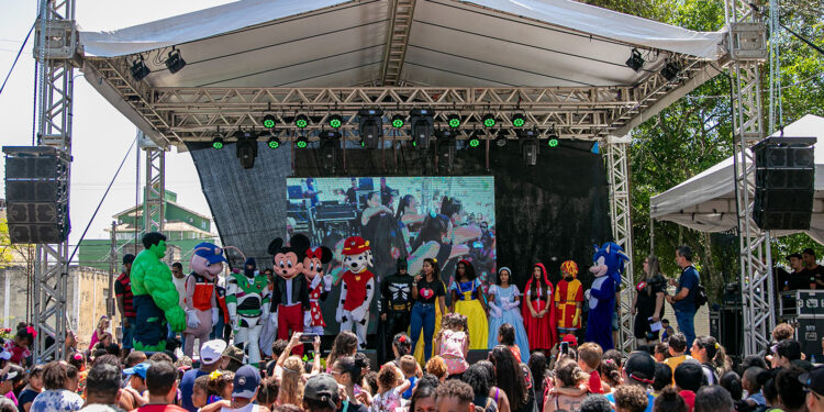 Macaé Criança Feliz leva diversão e encantamento à praça