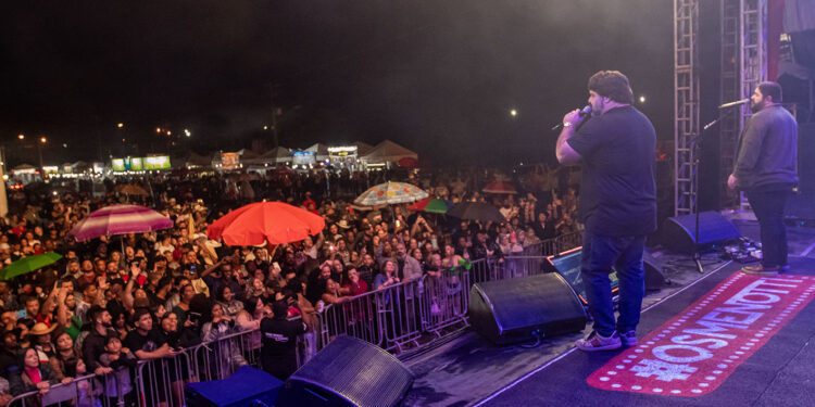 Show dos Menotti agita noite do Viva Serra Macaense