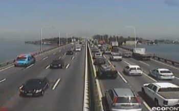 Estradas que dão acesso à Região dos Lagos tem fluxo intenso nesta quinta