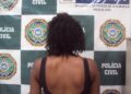 Mulher é presa por tráfico de drogas na Favela da Linha, em Macaé