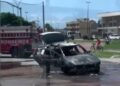 Carro pega fogo em Rio das Ostras