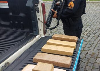 PM prende dois envolvidos com drogas em Casimiro de Abreu