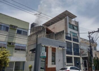 Salão de beleza pega fogo no Centro de Campos