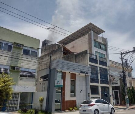 Salão de beleza pega fogo no Centro de Campos