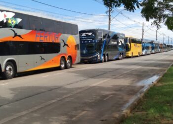Estacionamento de veículos de turismo e fretamento tem local definido, em Macaé