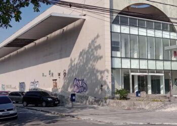 Após investimento de 18 Milhões, Cine Clube permanece fechado e vandalizado