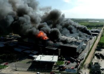 Incêndio atinge fábrica da Cacau Show em Linhares/ES