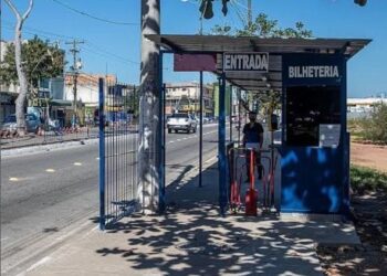 Mulher é presa por racismo em terminal de ônibus em Macaé