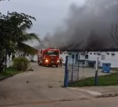 Incêndio atinge Policlínica da Polícia Militar em Campos