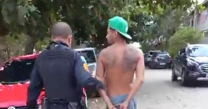 Foragido da justiça com múltiplas anotações criminais é preso na Praia do Forte, em Cabo Frio