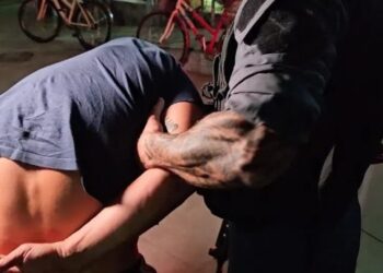 Suspeito de esfaquear companheira e matar enteado em Cabo Frio é preso