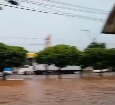 Itaperuna: chuva e ventos fortes provocam estragos e alagamentos