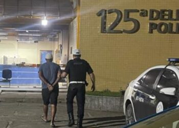 Foragido por tráfico é flagrado em carro de aplicativo em São Pedro da Aldeia