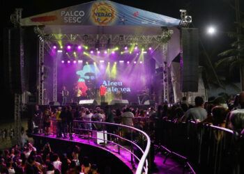 Alceu Valença faz arrasta-pé na Praia dos Cavaleiros