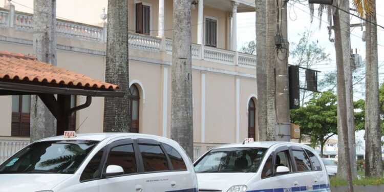 Taxistas devem pagar taxa de permissão até 31 de março