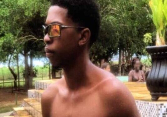 Motoboy de 18 anos morre após atropelar vaca em São Francisco de Itabapoana
