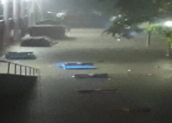 Batalhão da PM e hospital ficam submersos após fortes chuvas no Rio