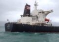 Navio do Reino Unido encalha no mar em São João da Barra