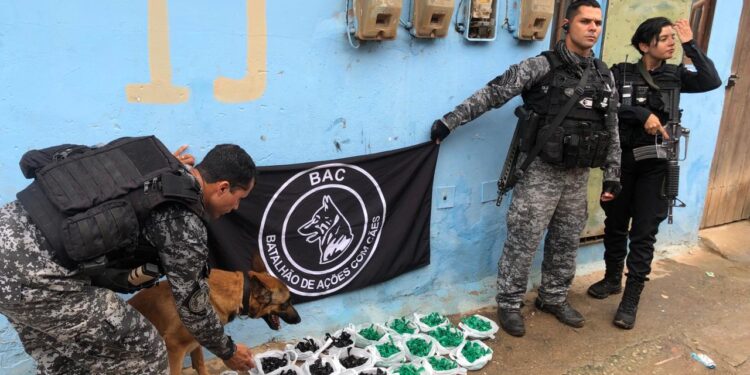 Casal é preso com drogas nas Malvinas, em Macaé