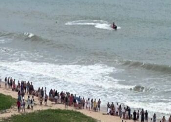 Corpo de jovem que desapareceu no mar de Farol é encontrado por equipe dos Bombeiros