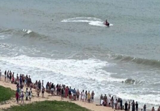 Corpo de jovem que desapareceu no mar de Farol é encontrado por equipe dos Bombeiros