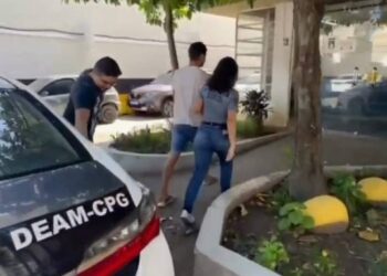 Polícia faz apreensão na casa de DJ’s que viralizaram cenas de sexo de jovens