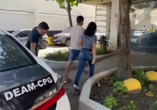 Polícia faz apreensão na casa de DJ’s que viralizaram cenas de sexo de jovens