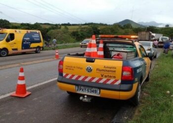 Bebê morre e três jovens ficam feridos em acidente na BR-101 próximo ao Shopping Estrada